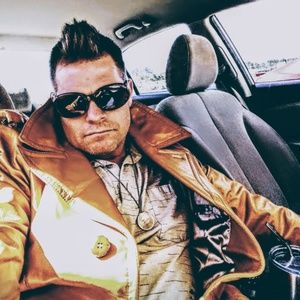 Meet your Posher, Aaron